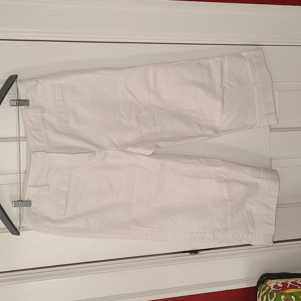 Larry Levine White Stretch Capri Pants With Cuffs, Size 8